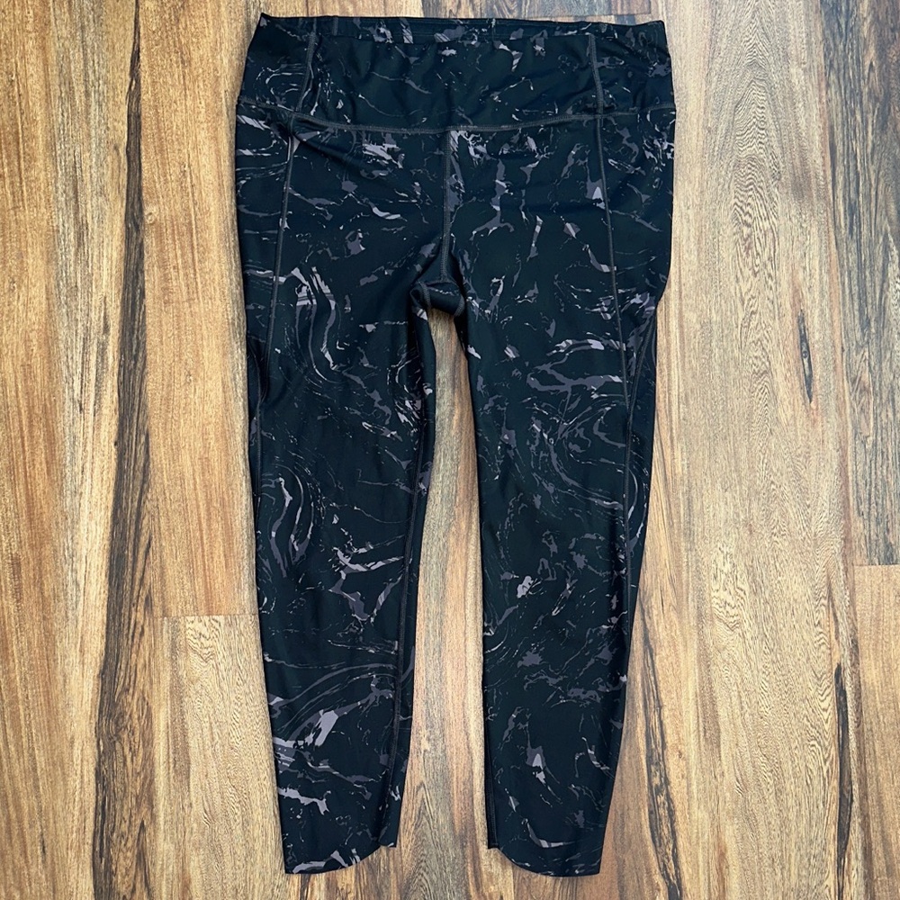 Athleta Velocity Stash Pocket Marble 7/8 Tight Black Marble Print Size Large - Picture 2 of 9